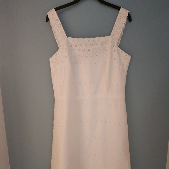 White dress - Picture 1 of 4